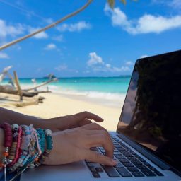 Come restare connessi a Internet anche in vacanza